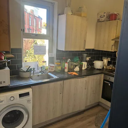 Hotel En-suite Double In Ls12