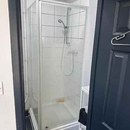 En-suite Double In Ls12